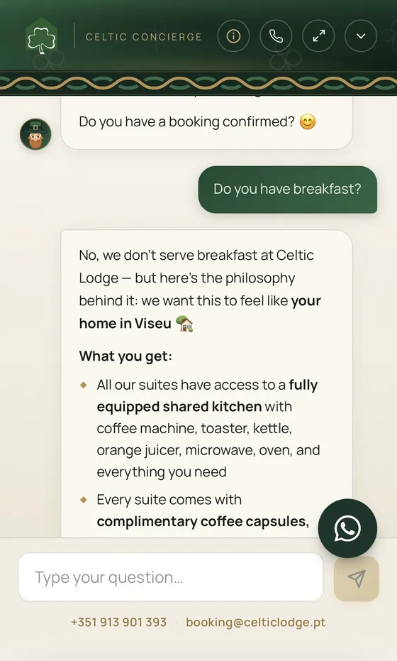 El asistente de Celtic Lodge abierto en el móvil, respondiendo en inglés.